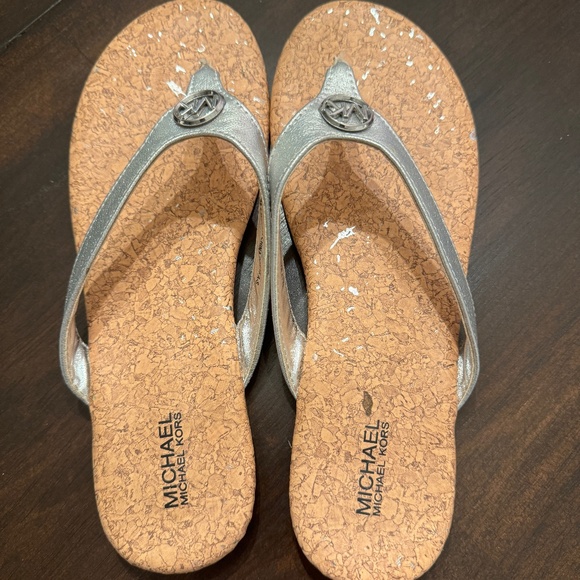 Michael Kors Womens Sandals/ Flip Flops Size 6 - Picture 1 of 3